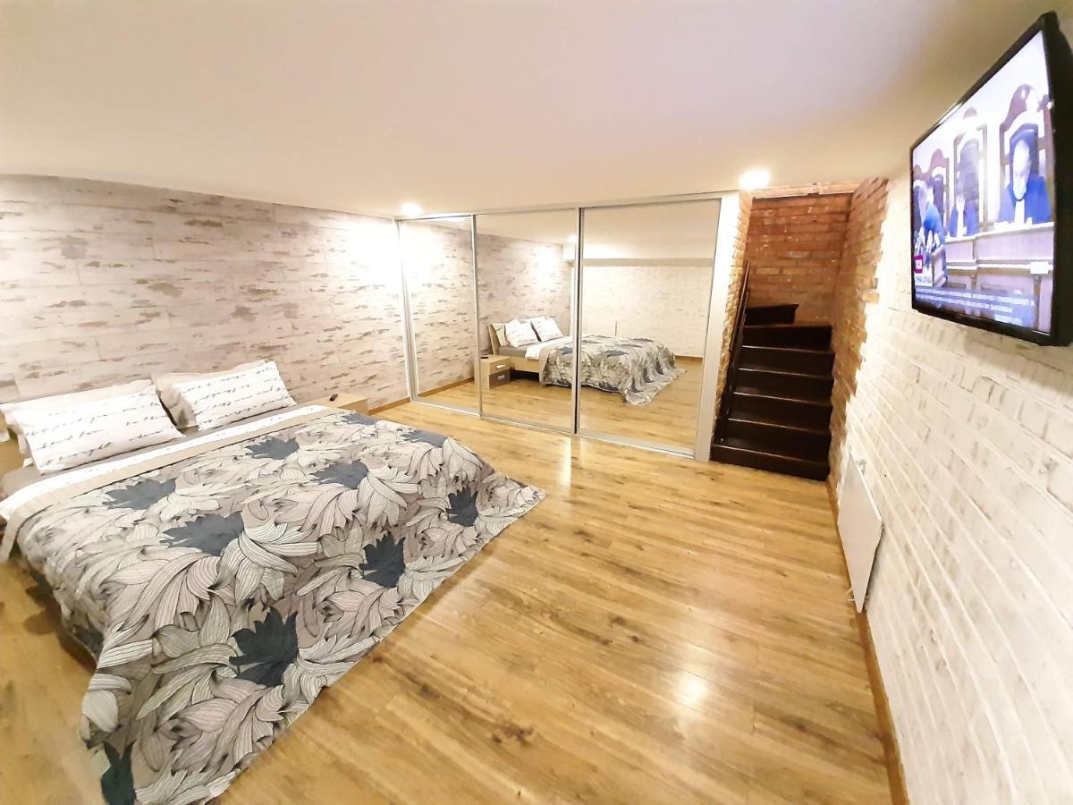 Charlotte -Двухуровневая Студия В Центре Kremenčuk Exteriér fotografie